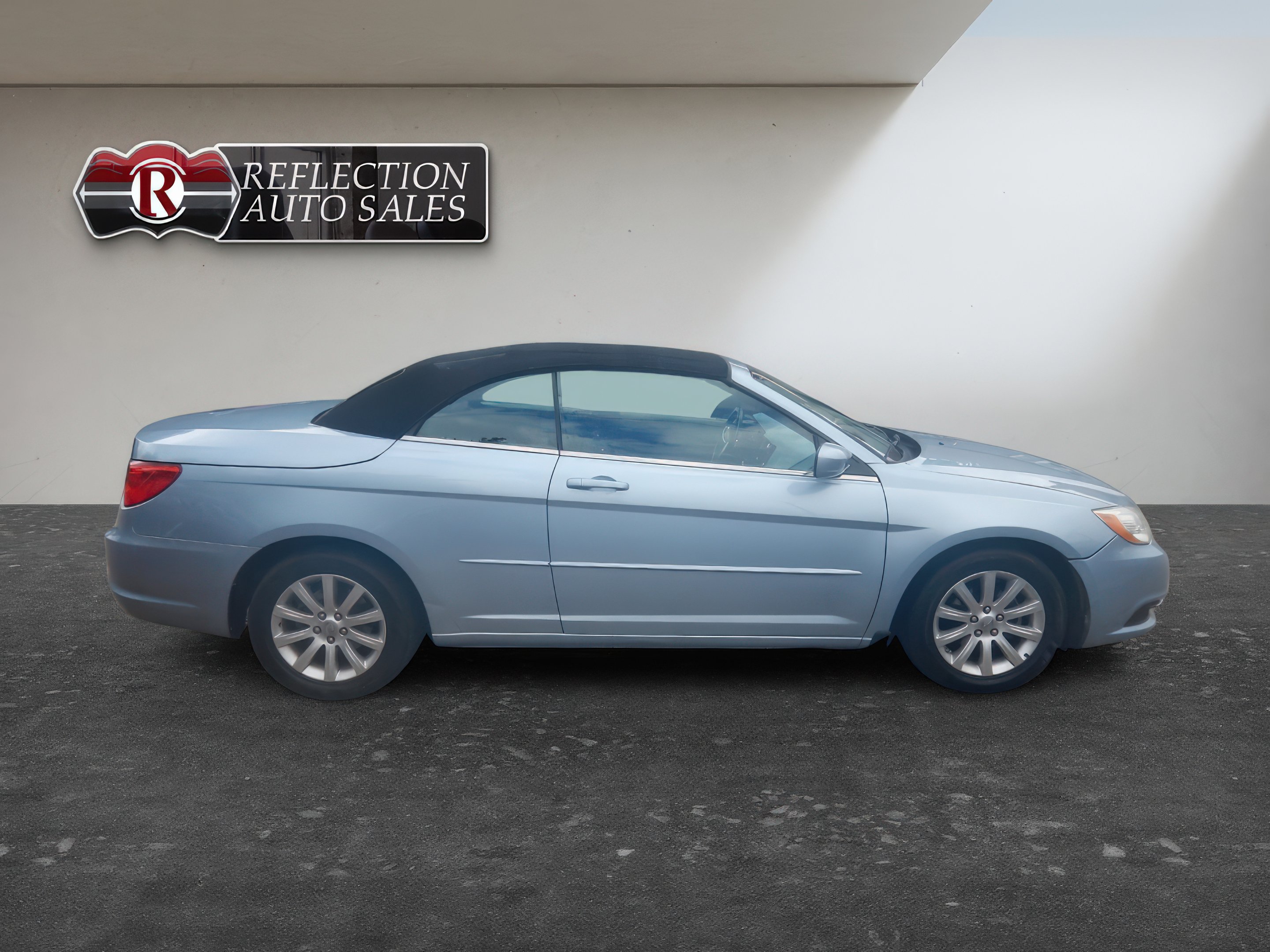 2012 Chrysler 200 Touring - Photo 4