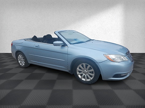 2012 Chrysler 200 Touring's photo