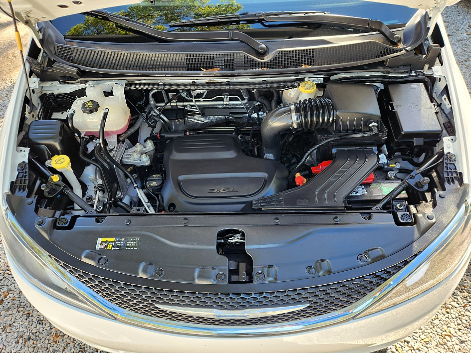 2024 Chrysler Voyager LX - Photo 17