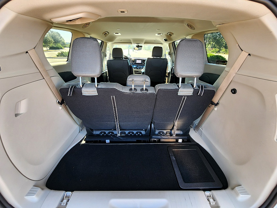 2024 Chrysler Voyager LX - Photo 9