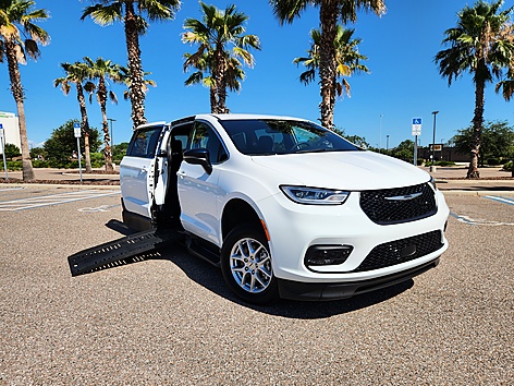 2024 Chrysler Voyager LX's photo