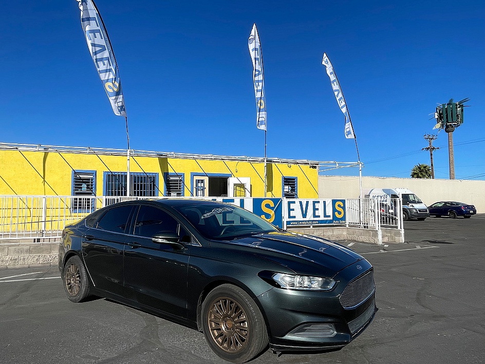 2016 Ford Fusion SE's photo