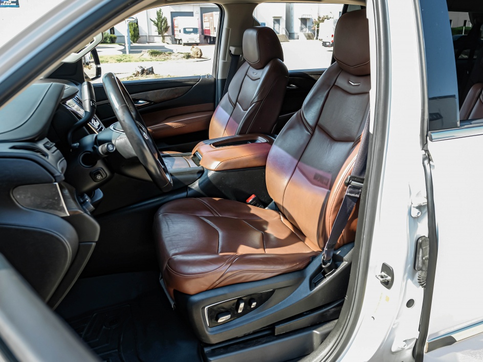 2016 Cadillac Escalade ESV Luxury photo 2