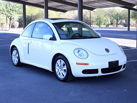 2010 Volkswagen New Beetle Base's photo