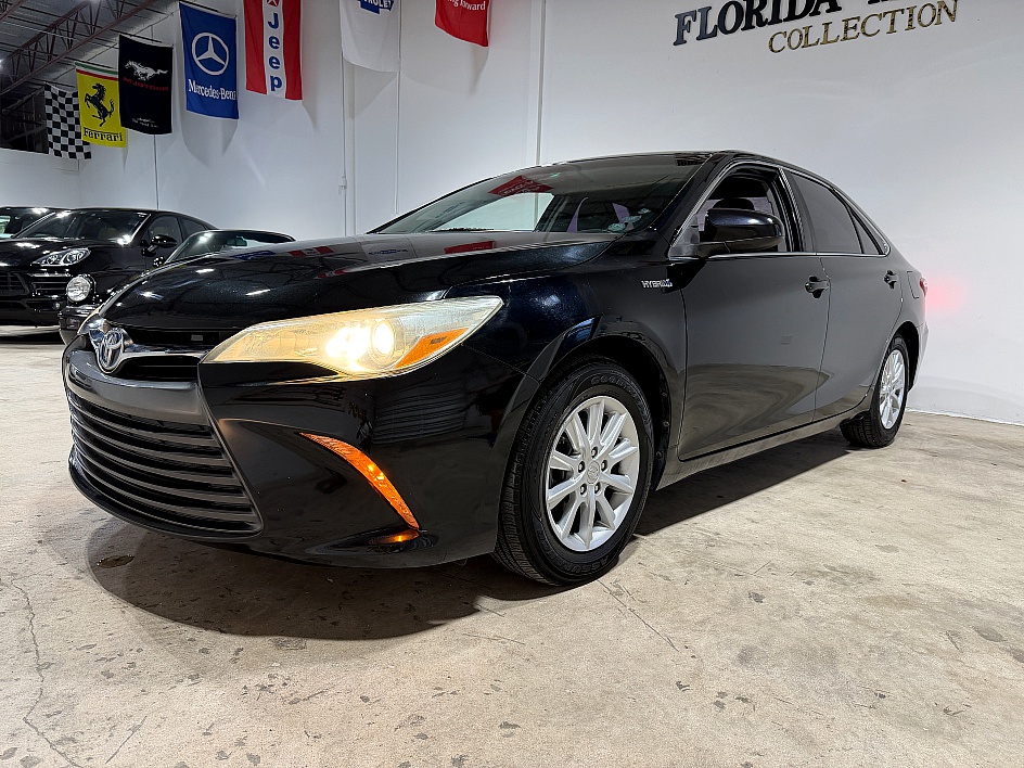 2015 Toyota Camry LE Hybrid's photo