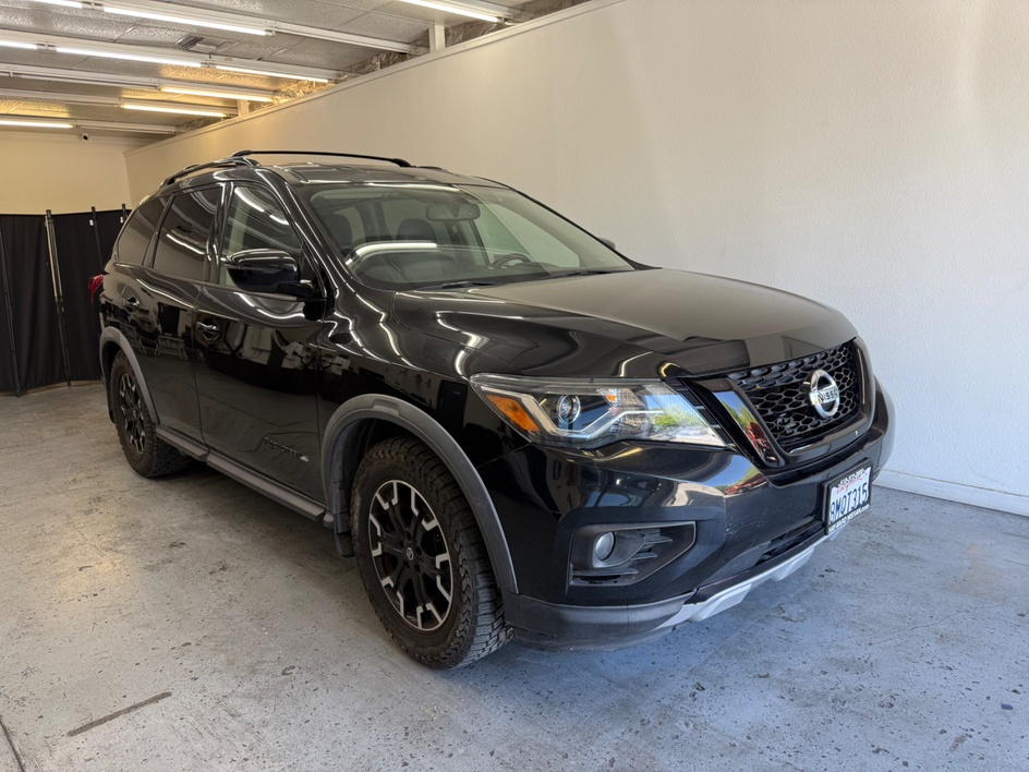 2019 Nissan Pathfinder SV 2WD's photo