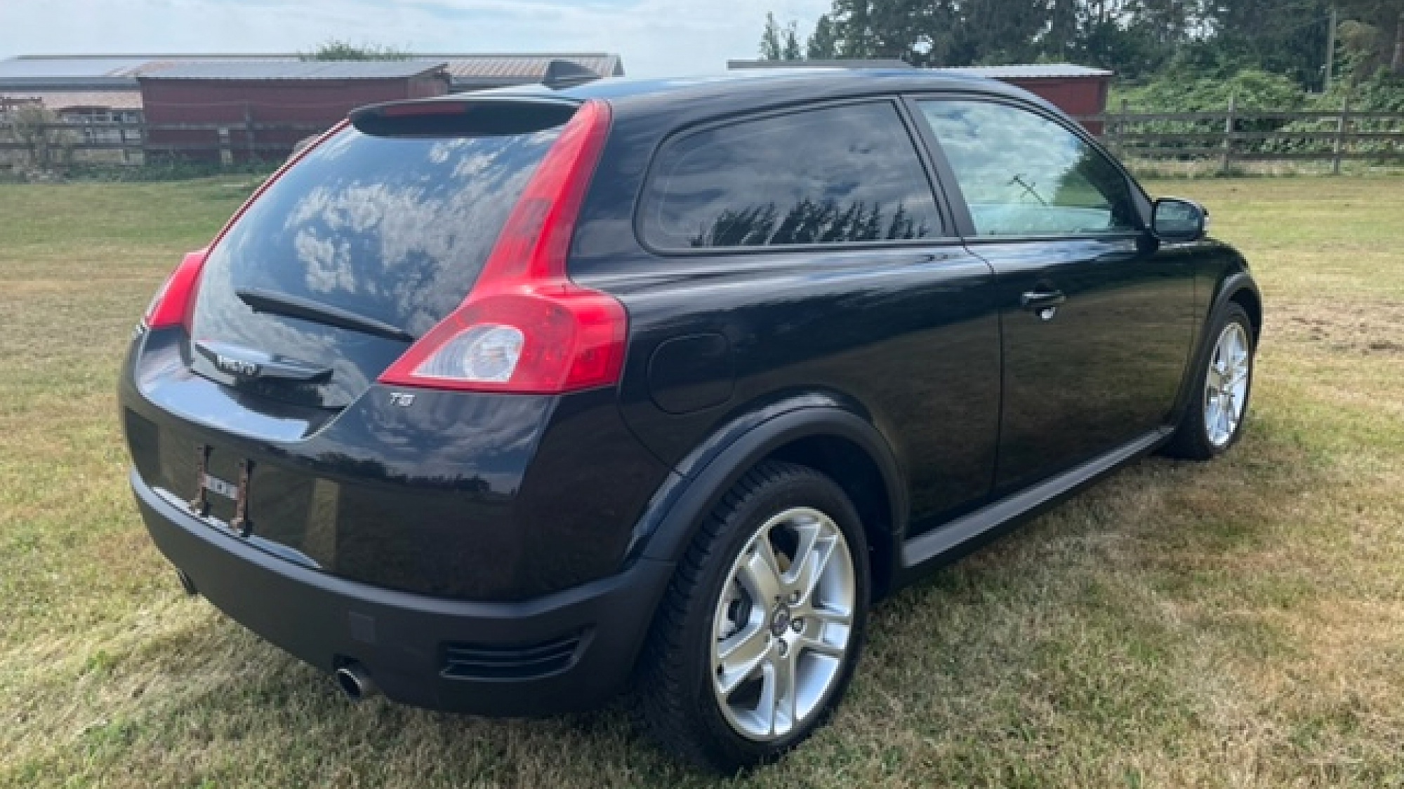 2007 VOLVO C30 T5 - 6 SPEED MANUAL - Simon Luxury Motorcar Ltd. – Used cars  in Delta, BC
