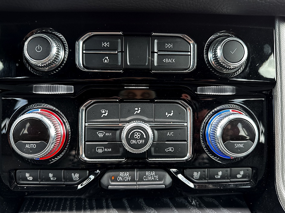 2021 GMC Yukon Denali - Photo 24
